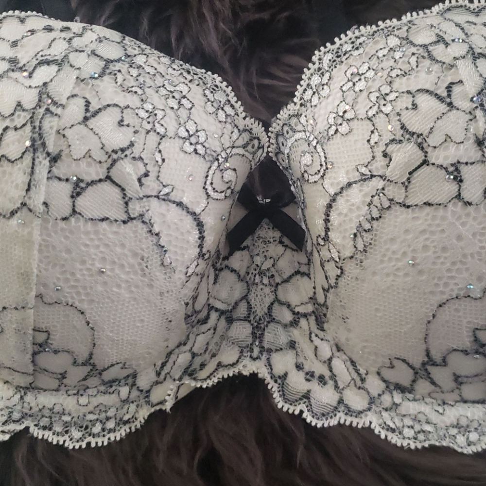 ⭐SET⭐Victoria's Secret Rare Limited Edition Black & White Lace Crystal Set - Picture 4 of 11